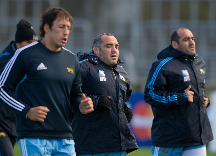 Argentina's Patricio Albacete, Rodrigo Roncero and Mario Ledesma warm-up in training