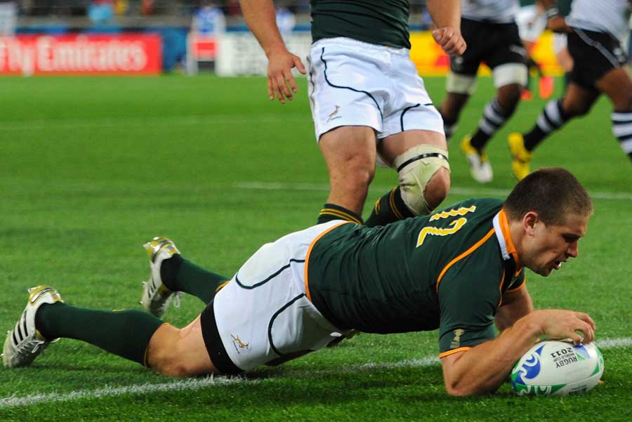 South Africa's Frans Steyn crashes across for his try