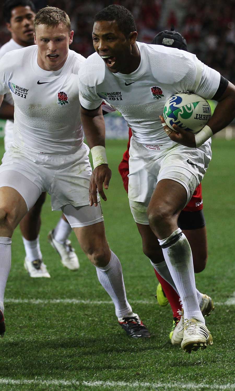 England's Delon Armitage prepares to cross the tryline in the second-half