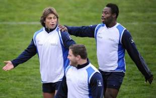 France's Rugby Union national team's hooker Dimitri Szarzewski (L) talks with flanker Fulgence Ouedraogo (R) during a training session in Marcoussis, south of Paris, five days ahead of the second test match between France and Pacific Islands in Montbeliard on November 10, 2008.