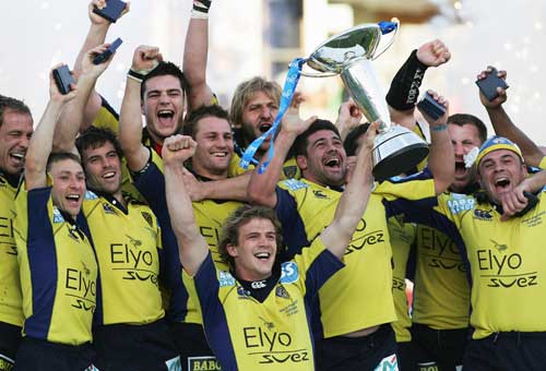 Clermont Auvergne celebrate with the 2007 European Challenge Cup