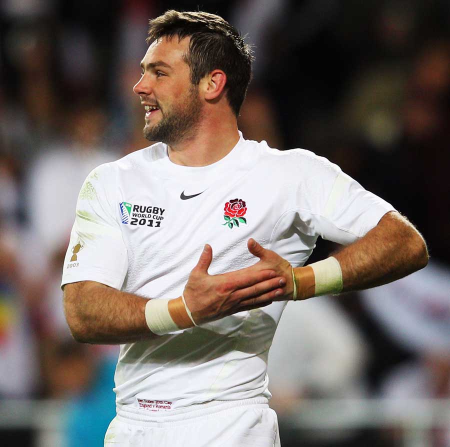 England's Ben Foden pays his own tribute after crossing the line