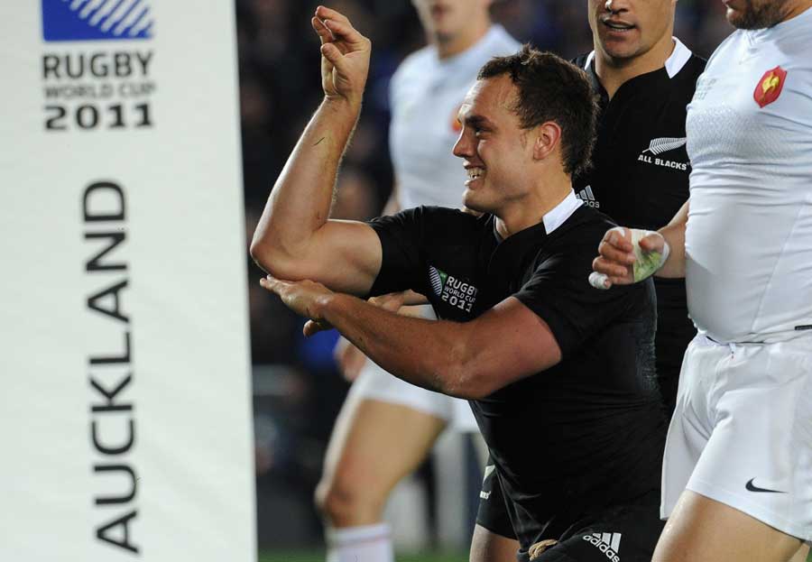 New Zealand's Israel Dagg celebrates his second try