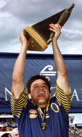 Otago captain Taine Randell lifts the NPC trophy following their victory over Waikato, Otago v Waikato, NPC Final, Carisbrook, New Zealand, October 25, 1998