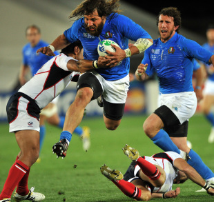 Martin Castrogiovanni charges forward for Italy, Italy v United States, Rugby World Cup, Trafalgar Park, Nelson, New Zealand, September 27, 2011