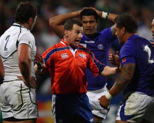 Referee Nigel Owens reads the riot act, Samoa v South Africa, Rugby World Cup, North Harbour Stadium, Auckland, New Zealand, September 30, 2011