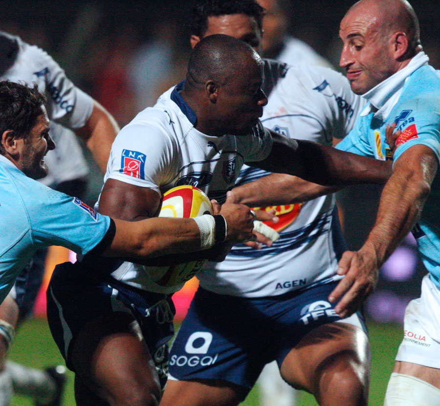 Agen fullback Silvere Tian takes on the Perpignan defence