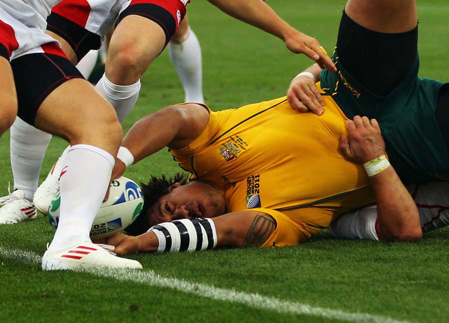 Australia's Salesi Ma'afu stretches over the whitewash for his score