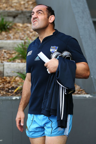Argentina's Mario Ledesma checks on the Auckland weather, Argentina training session, Waitakere Stadium, Auckland, New Zealand, October 5, 2011