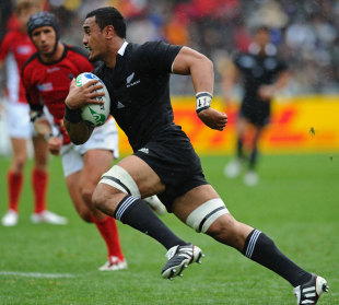 New Zealand's Jerome Kaino races in to score a try, New Zealand v Canada, Rugby World Cup, Wellington Regional Stadium, Wellington, New Zealand, October 2, 2011