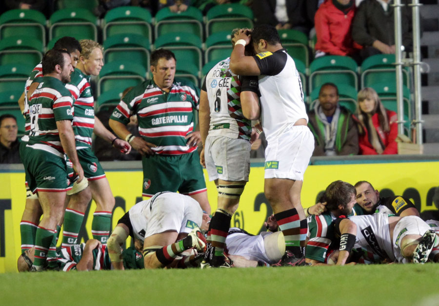 Harlequins celebrate scoring a try