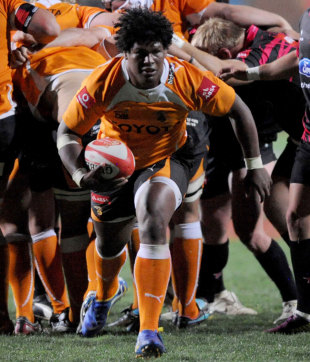 Cheetahs' Ashley Johnson bursts out of a maul, Cheetahs v Pumas, Currie Cup, Puma Stadium, Witbank, South Africa, October 8, 2011