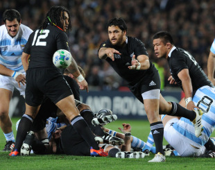New Zealand's Piri Weepu fizzes a pass, New Zealand v Argentina, Rugby World Cup quarter-final, Eden Park, Auckland, New Zealand, October 9, 2011