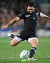 New Zealand's Piri Weepu prepares to slot a penalty