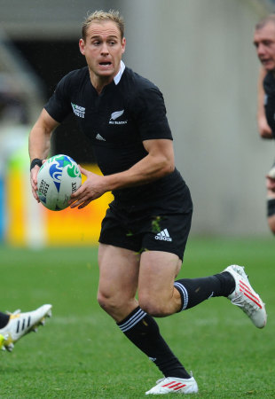 New Zealand scrum-half Andy Ellis runs with the ball against Canada, Wellington Regional Stadium, Wellington, New Zealand, October 2, 2011 