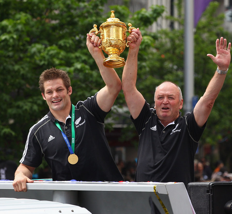 Richie McCaw and Graham Henry hold aloft the Rugby World Cup
