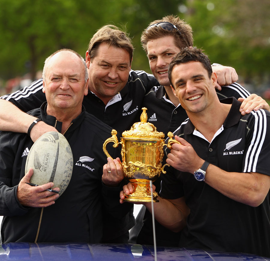New Zealand's Graham Henry, Steve Hansen, Dan Carter and Richie McCaw show off the World Cup in Christchurch