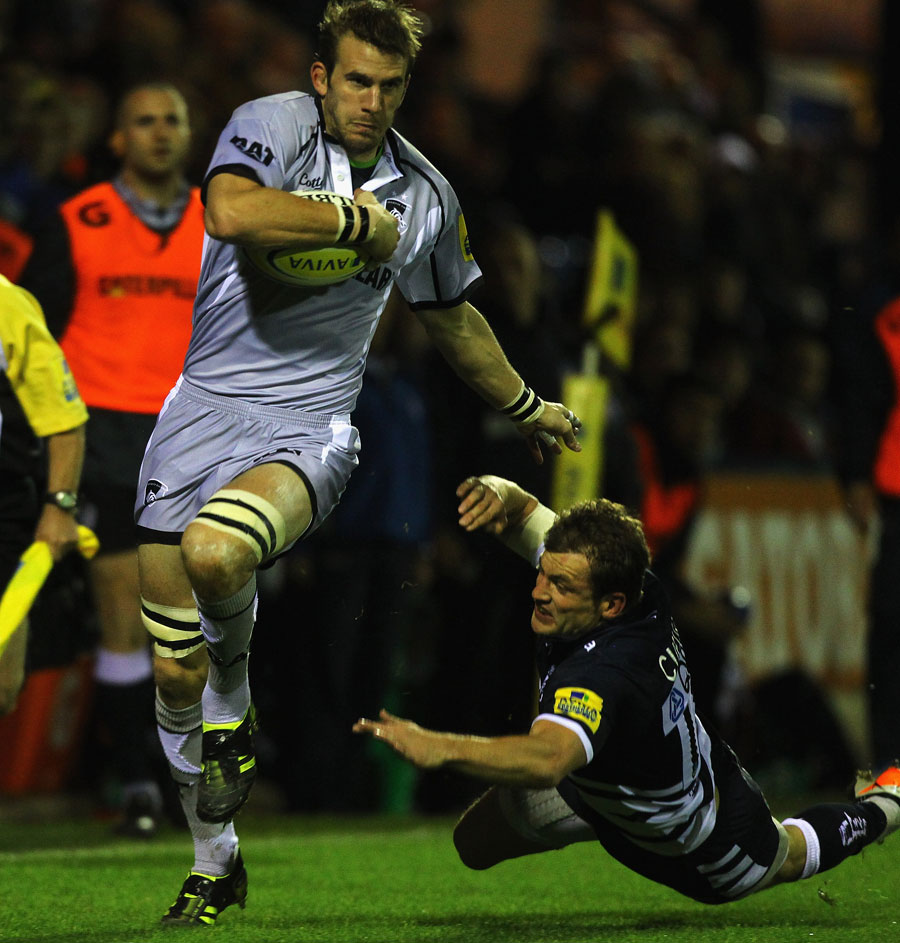 Leicester flanker Tom Croft breaks away from Mark Cueto