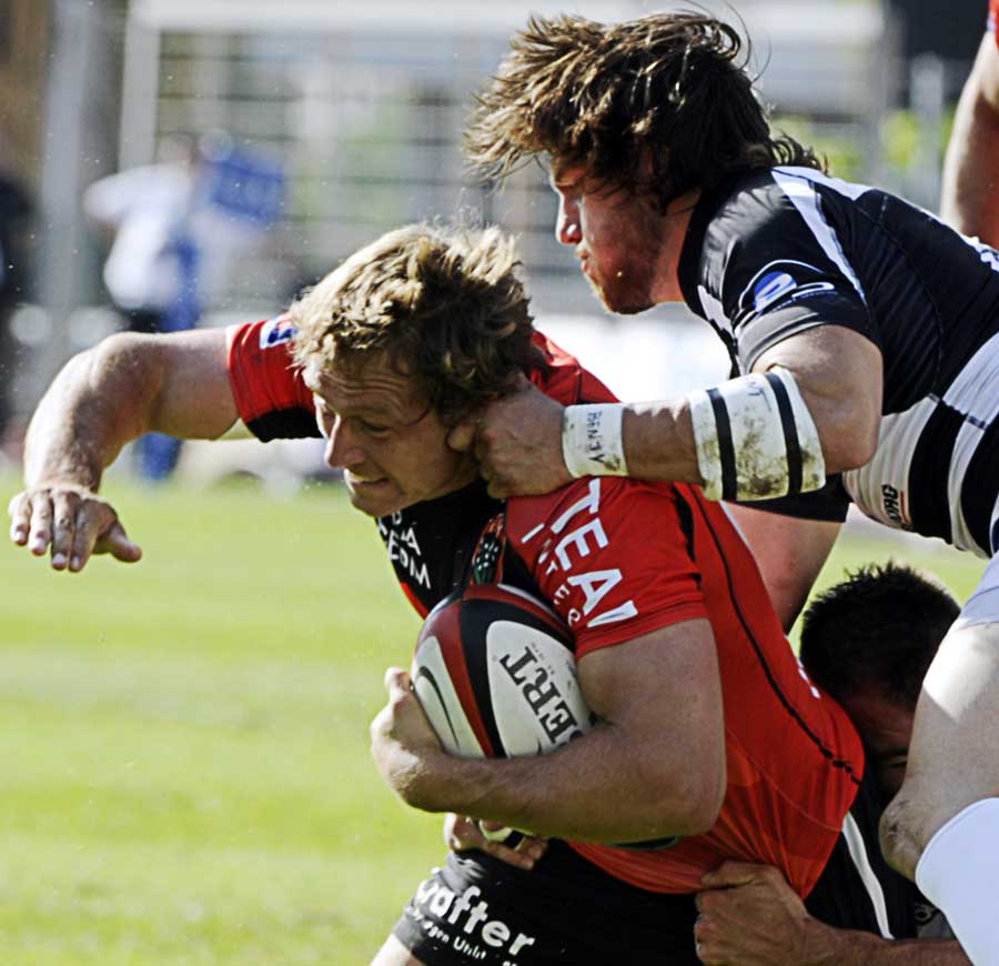 Toulon's Jonny Wilkinson clashes with Brive's Julien Caminati during their Top 14 Orange clash