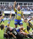 Clermont's Clement Ric celebrates South African flanker Gerhard Vosloo's try 