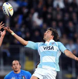 Argentina's Juan Martin Hernandez challenges for the ball during their win over Italy at the Stadio Olimpico, November 15 2008