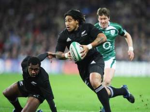 Ma'a Nonu races clear of the Ireland defence during the All Blacks win at Croke Park, November 15 2008