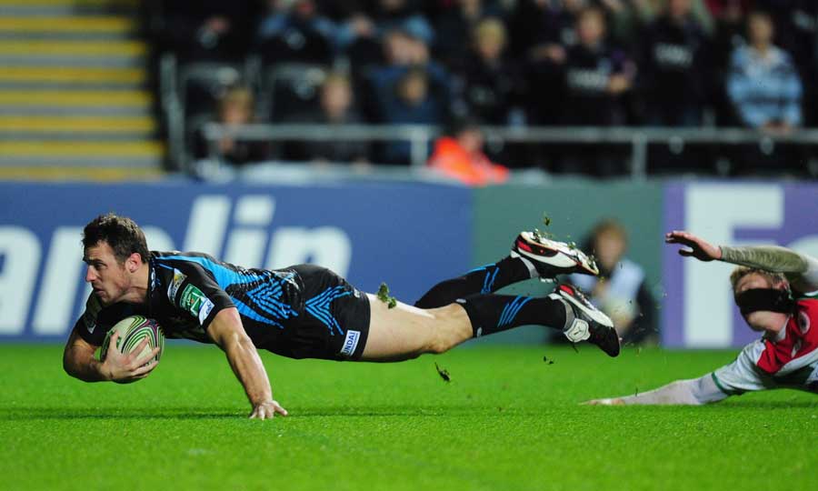Ospreys winger Tommy Bowe dives across the tryline
