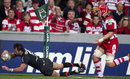 Toulouse's Clement Poitrenaud scores the winning try against Gloucester