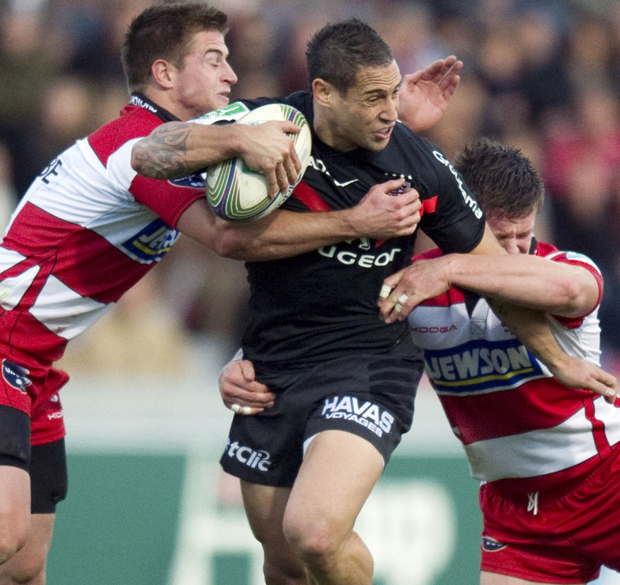 Toulouse's Luke McAlister charges forward against Gloucester