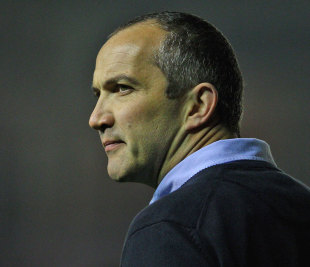 Quins boss Conor O'Shea casts an eye over his side