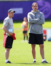 Brian Smith, the England attack coach, talks to Martin Johnson