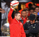 Shane Williams salutes the Welsh crowd