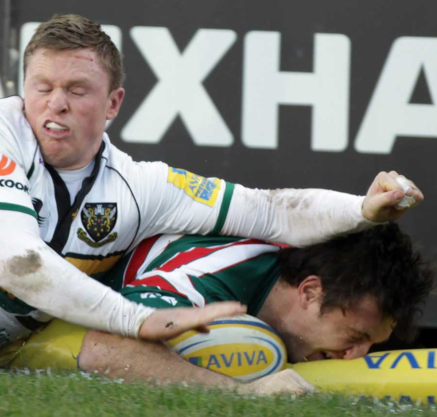 Leicester's Matt Smith manages to stay in touch despite the best efforts of Chris Ashton