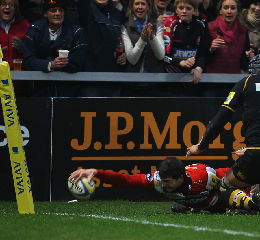 Gloucester wing Jonny May touches down