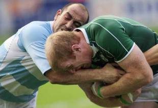 Argentina's hooker Mario Ledesma (L) vies with Ireland's lock Paul O'Connell during the Rugby union World Cup pool D match Ireland vs Argentina at the Parc des Princes stadium in Paris on September 30, 2007 .