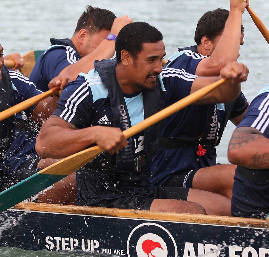All Blacks flanker Jerome Kaino tries his hand at dragon boating
