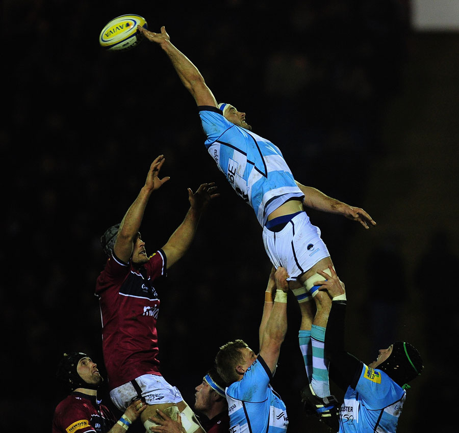 Worcester's Sam Betty stretches for the lineout ball