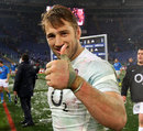 England openside flanker Chris Robshaw gives the thumbs up