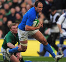Italy captain Sergio Parisse scores against Ireland