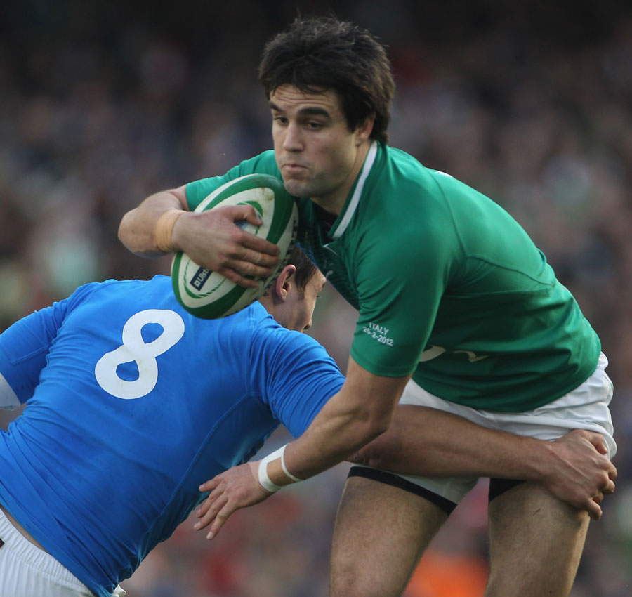 Ireland's Conor Murray is tackled by Italy's Sergio Parisse