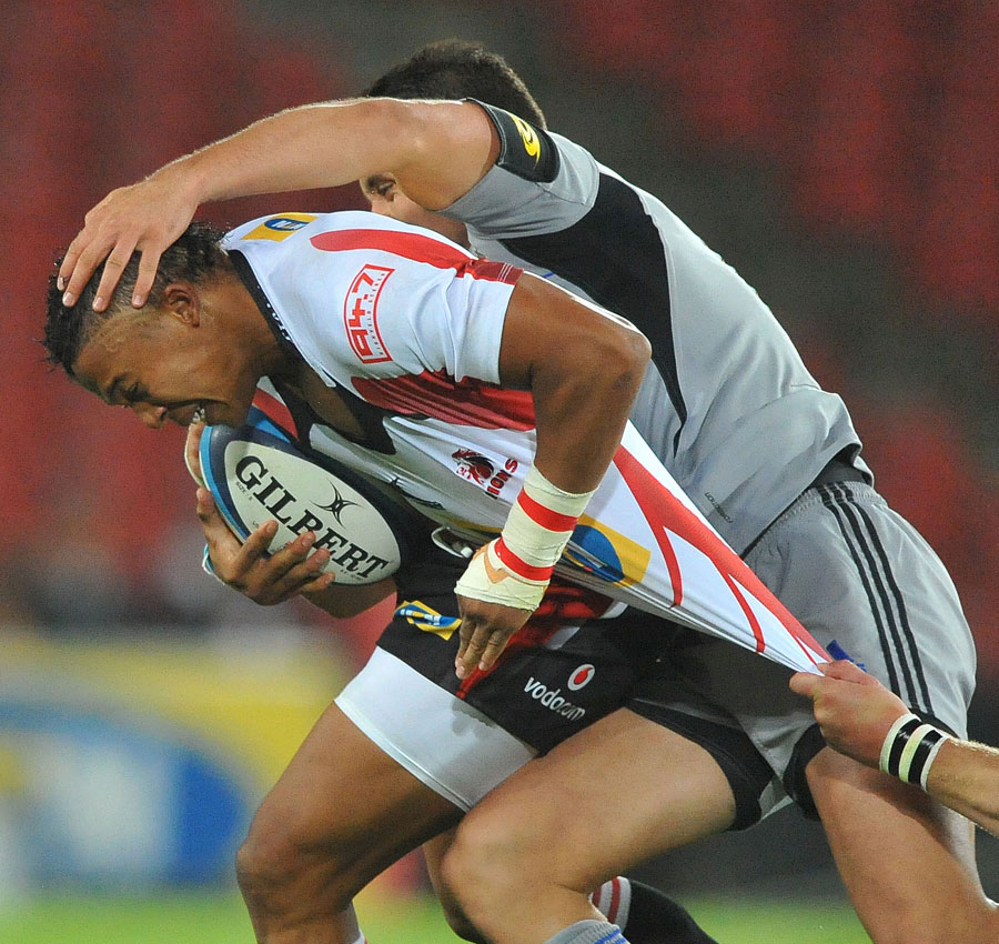 The Lions' Elton Jantjies is scragged
