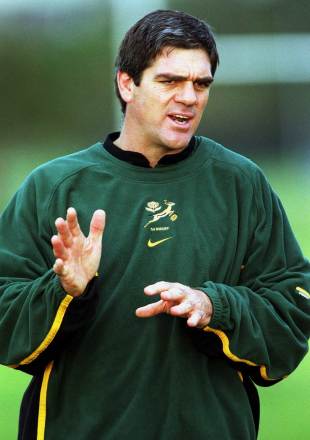 Nick Mallett hands out the orders in training, Albert Park, Melbourne, Australia, July 5, 2000
