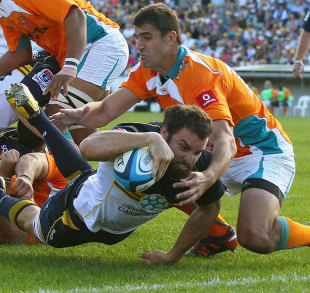 The Brumbies' Scott Fardy stretches for the line, Brumbies v Cheetahs, Super Rugby, Canberra Stadium, Canberra, Austrlaia, March 10, 2012