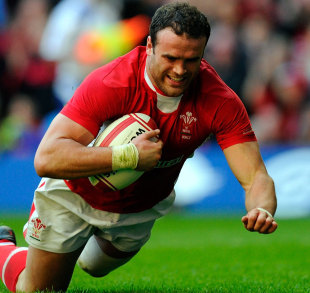 Jamie Roberts dives into score for Wales