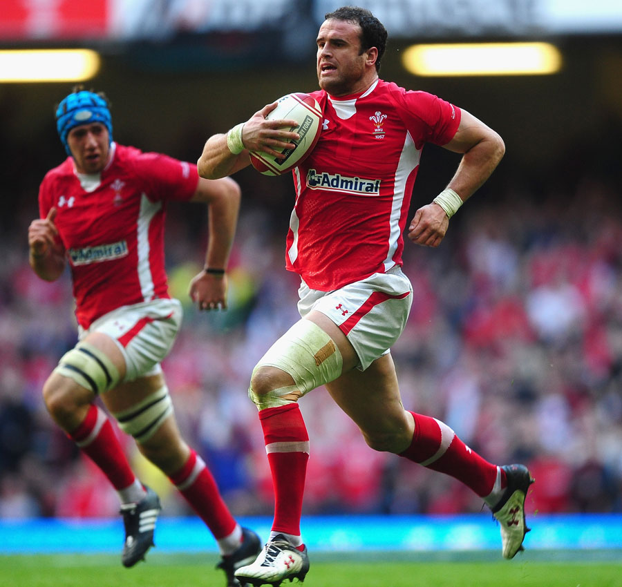 Wales' Jamie Roberts races clear
