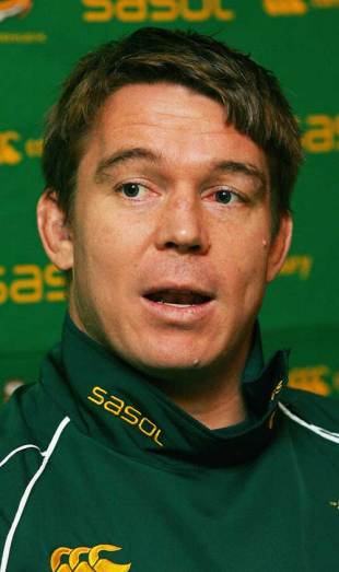 South African rugby union player John Smit speaks during a press conference in London, on November 20, 2008. South Africa will play England in a rugby union international at Twickenham on Saturday November 22, 2008.