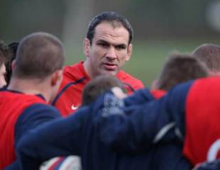 Martin Johnson, the England team manager talks to his team during the England training session held at the Bank of England Sports Ground in Roehampton, England on November 21, 2008. 
