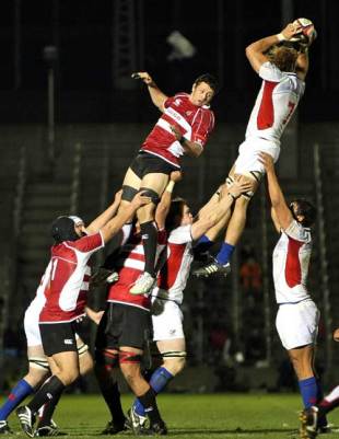 Todd Clever of USA catches the ball during Lipobitan D Challenge 2008 match between Japan and USA at Prince Chichibu Memorial Rugby Stadium in Tokyo, Japan on November 22, 2008.