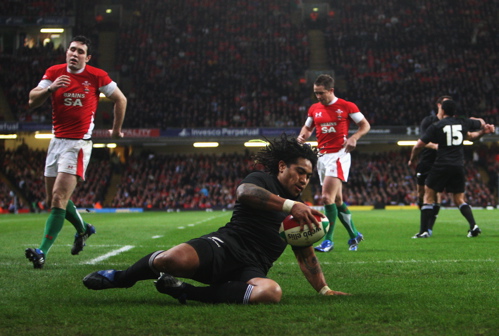 Ma'a Nonu of the All Blacks dots down to score a try 
