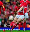 Leigh Halfpenny goes for the posts